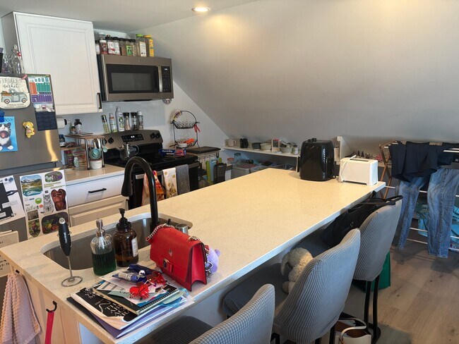 Foto del edificio - 451 New Park Ave