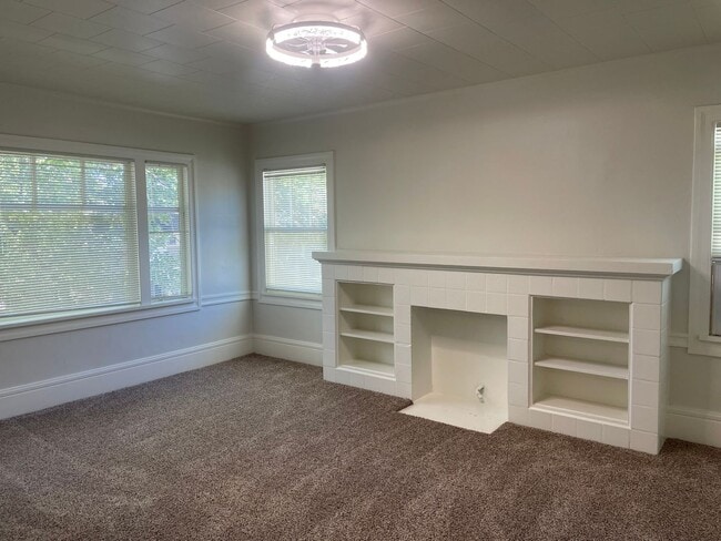 Foto del edificio - Two Bedroom 1 Bathroom Upstairs Unit