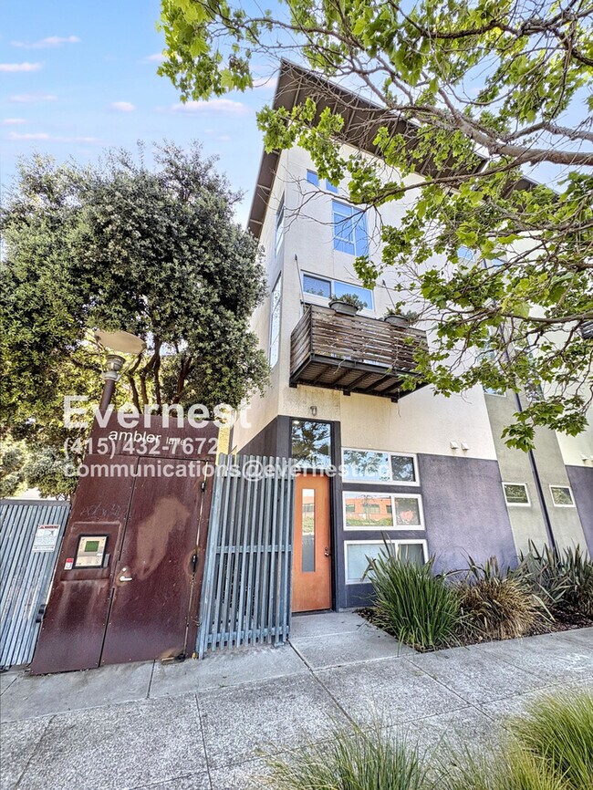 Building Photo - Beautiful 2 bed 2 bath in Oakland!