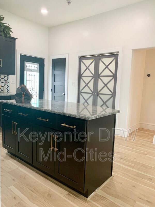 Foto del edificio - 1512 W Twelfth St