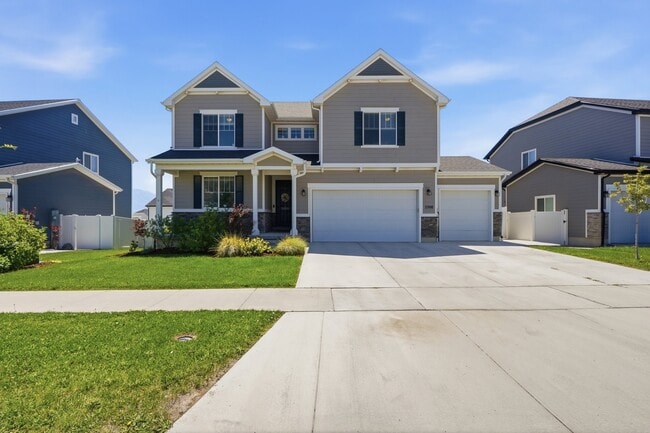 Building Photo - 2208 N Elderberry Dr