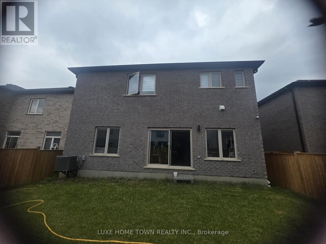 Building Photo - 101 sass Cres