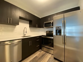 Building Photo - 1 E Delaware Pl