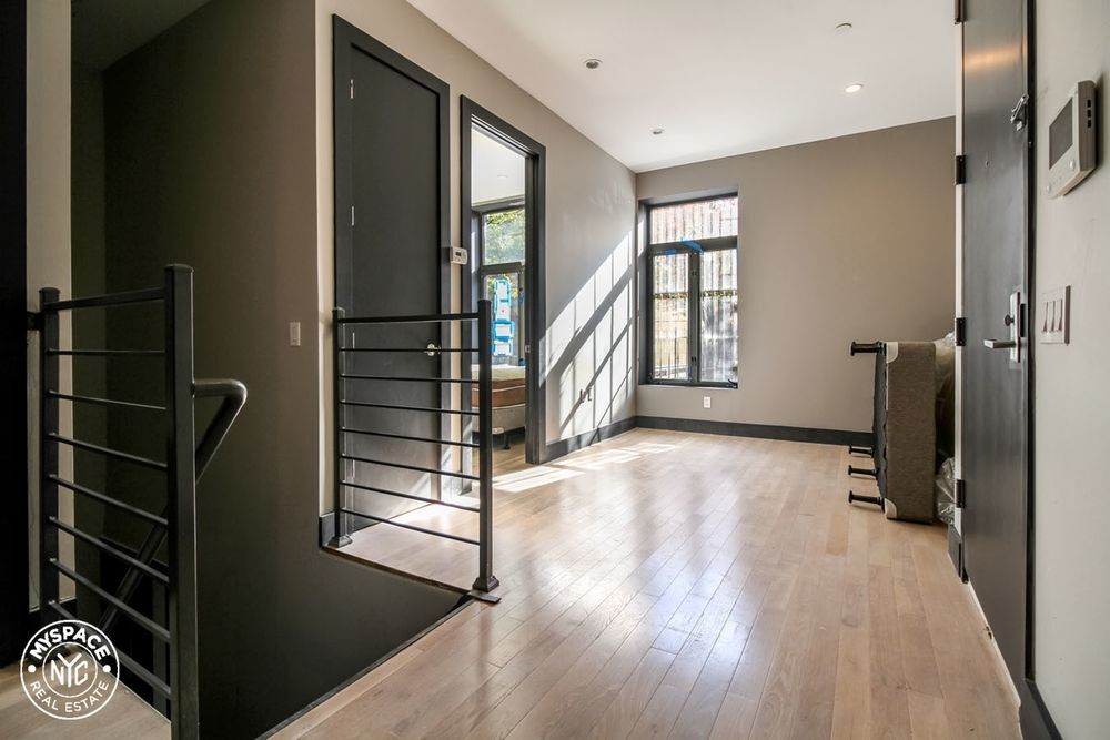 Foto principal - 443 Pulaski St