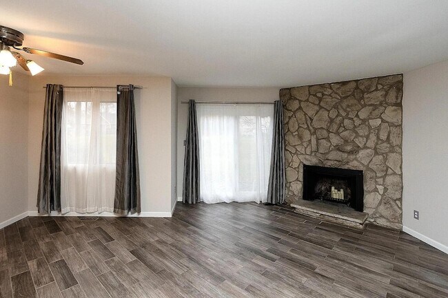 Foto del edificio - 2138 Dogwood Ln