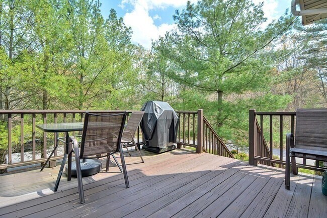 Foto del edificio - 903 Old Bridge Ln