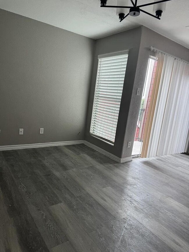 Building Photo - Affordable studio condo with shower-only b...