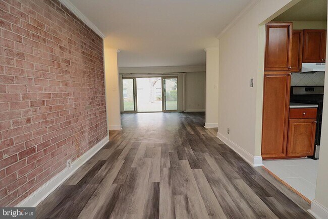 Foto del edificio - 6010 Westchester Park Dr