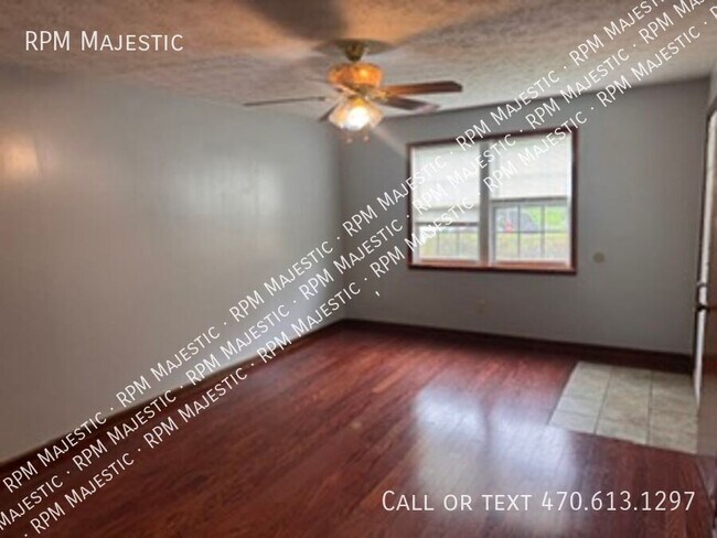 Foto del edificio - 203 Toby Springs Ln