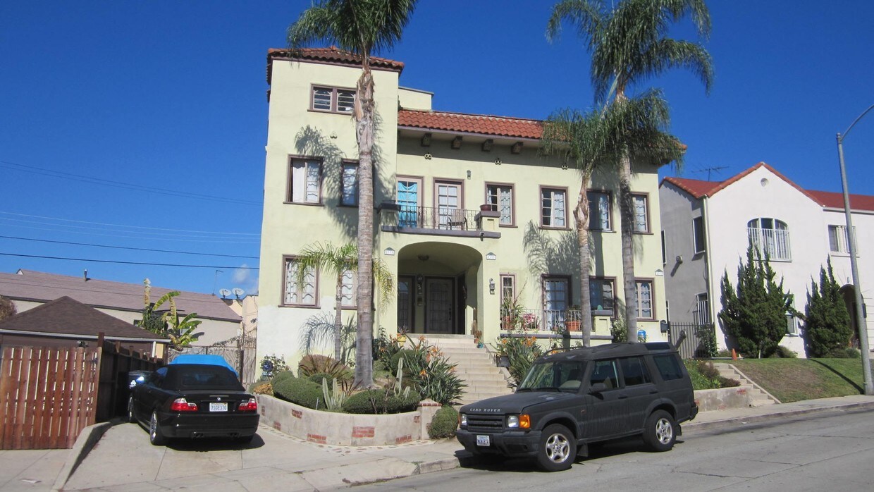 FRENTE DEL EDIFICIO - 2333 Lucerne Ave