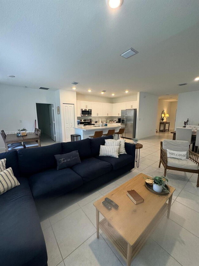 Building Photo - 24359 SW 118 Ct