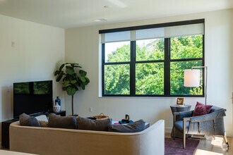 2BR, 2BA - E - Statesman Apartments