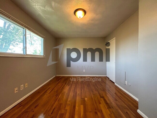 Foto del edificio - 3029 Rotunda Ct S
