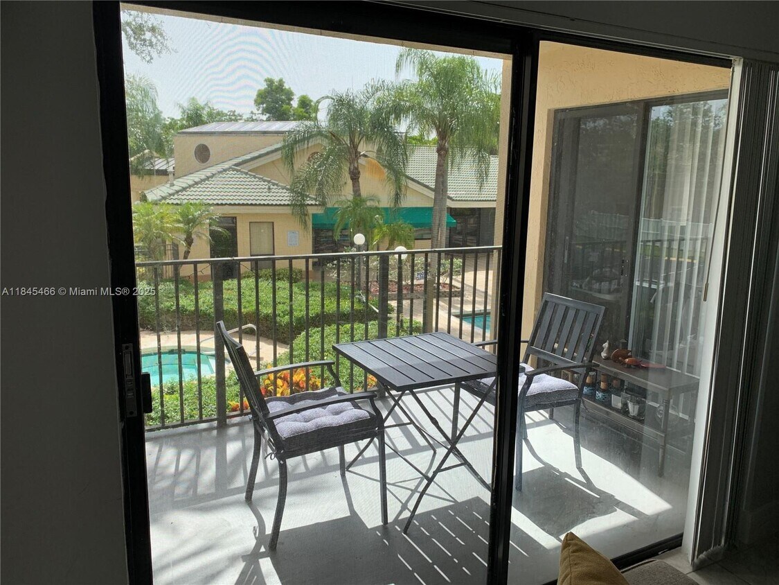 Foto principal - 9999 Summerbreeze Dr