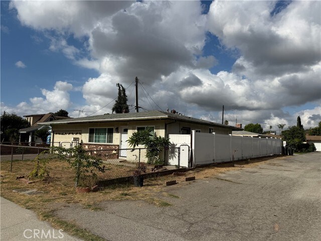 Foto del edificio - 5701 Encinita Ave