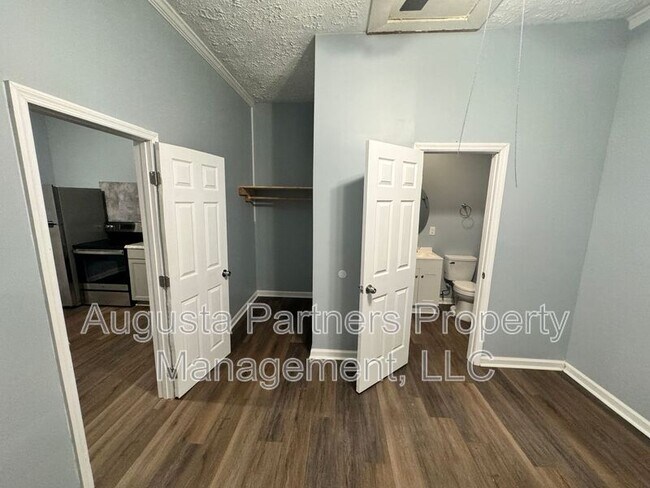 Building Photo - 119 Main St