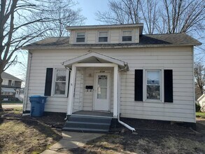 Building Photo - 2104 5th St