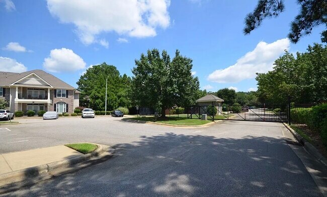 Entrada cerrada - 1931 Dante Ln