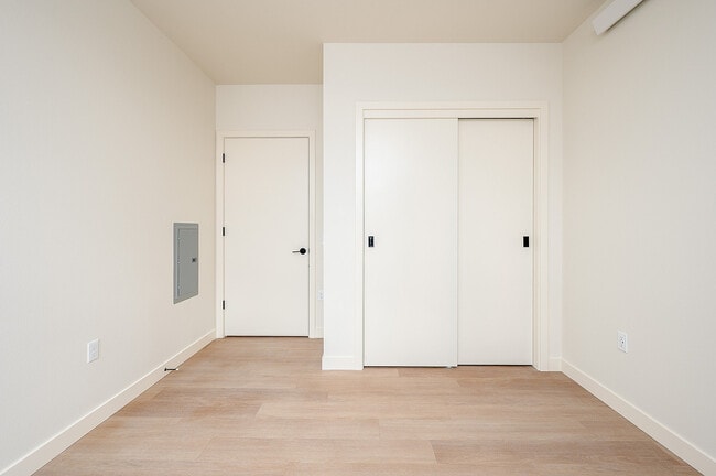 Building Photo - Cedarline