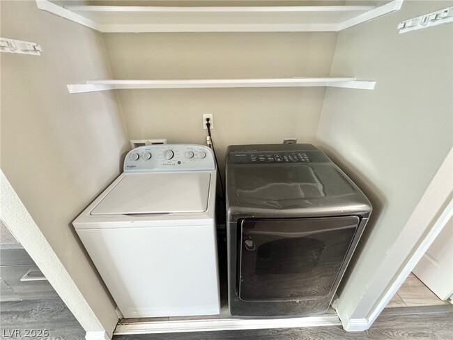 Foto del edificio - 6323 Silverfield Dr