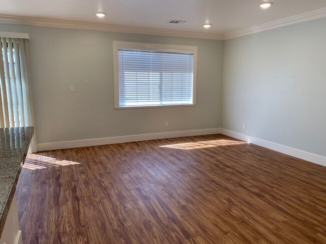 Building Photo - 3 Bedroom, 1 Bathroom Home in N. Highlands