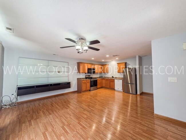 Foto del edificio - Beautiful 2 Bed, 2 Bath Townhome with 2-Car Garage in Ankeny!