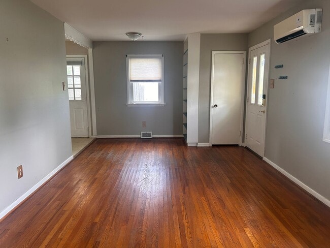 Building Photo - Beautiful 2 bed, 1 bath rancher!