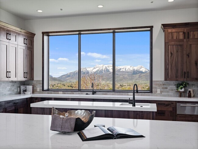 Foto del edificio - 1075 N Oquirrh Mountain Dr