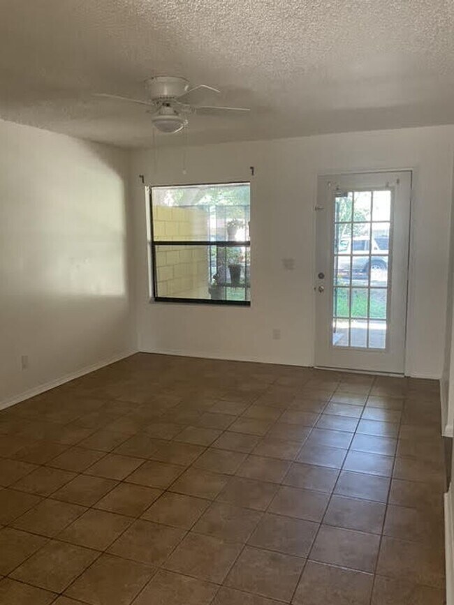 Foto del edificio - Beautiful Newly Renovated 2 Bedroom 2 Bath...