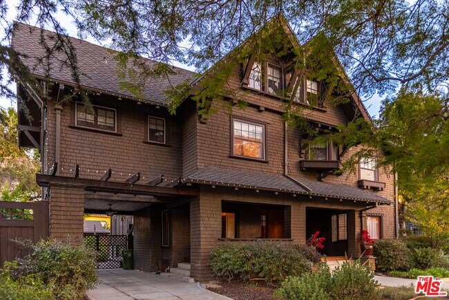 Building Photo - 2242 S Hobart Blvd