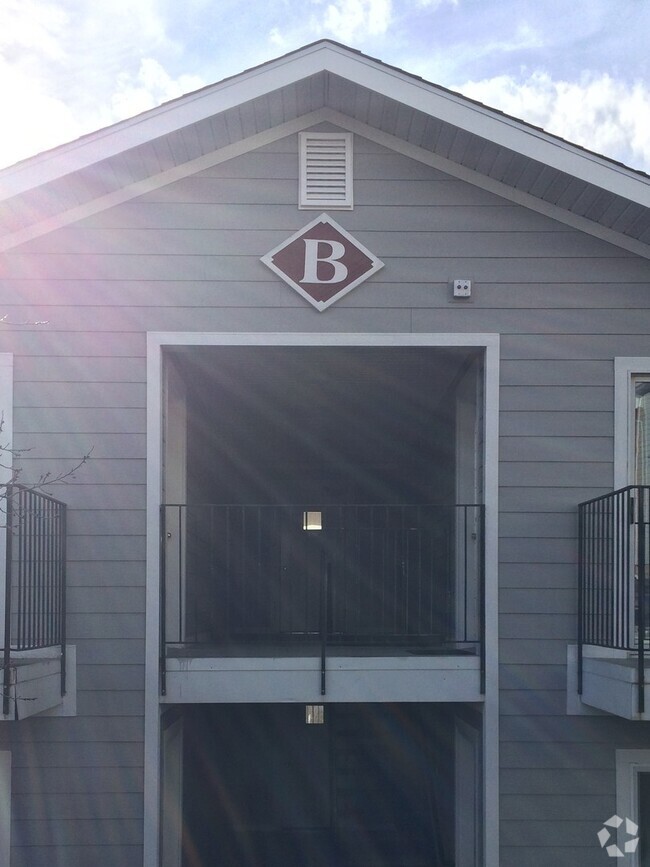 Building Photo - 1645 NE Merman Dr