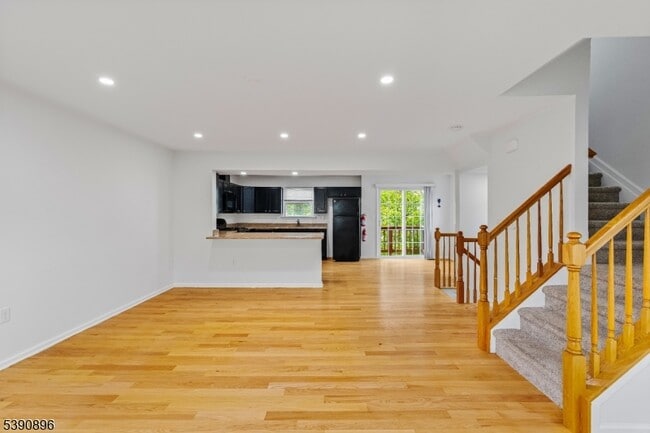 Foto del edificio - 8 Alfred Ave