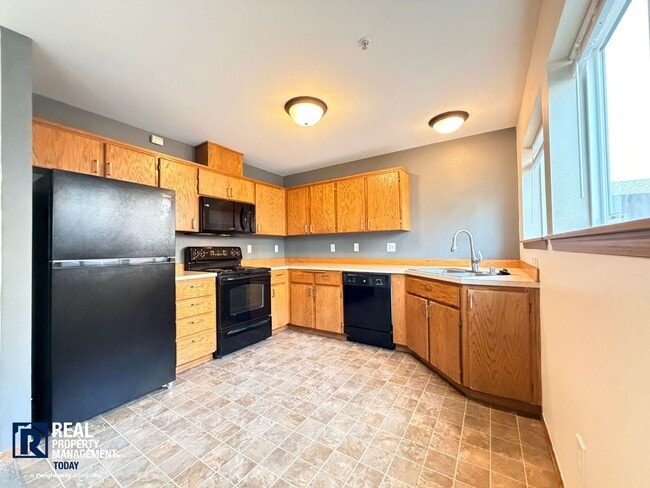 Building Photo - Courtney Ridge Townhome with Garage & Private Patio!
