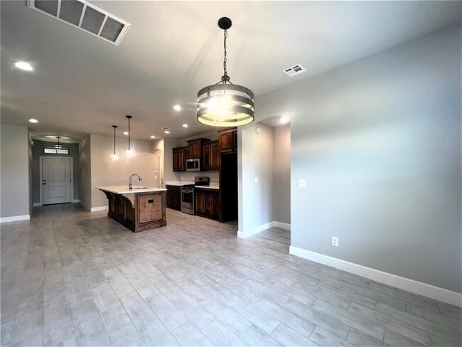 Building Photo - 10012 Glover River Dr