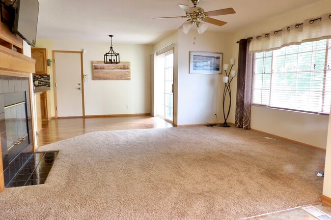 Living room (view from hallway) - 9817 Suncrest Ln