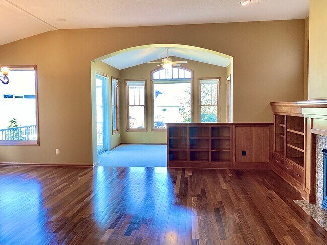 Building Photo - 3844 Linden Dr E
