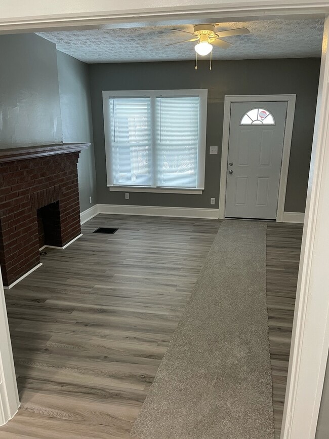 Foto del edificio - 779 Seymour Ave