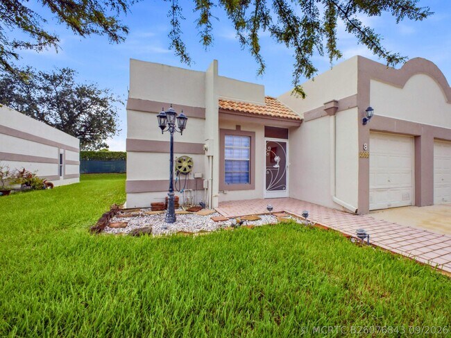 Foto del edificio - 9160 Fairbanks Ln