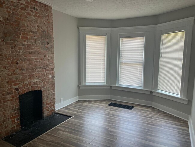 Building Photo - 544 S Champion Ave