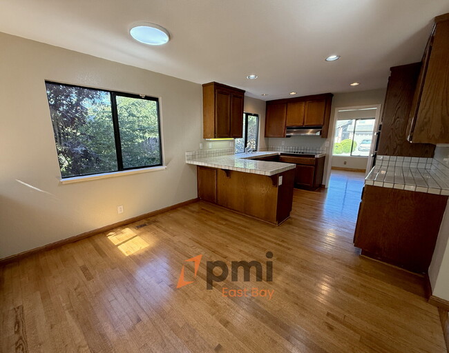 Building Photo - Well-Maintained 4-Bedroom Home in Prime Va...