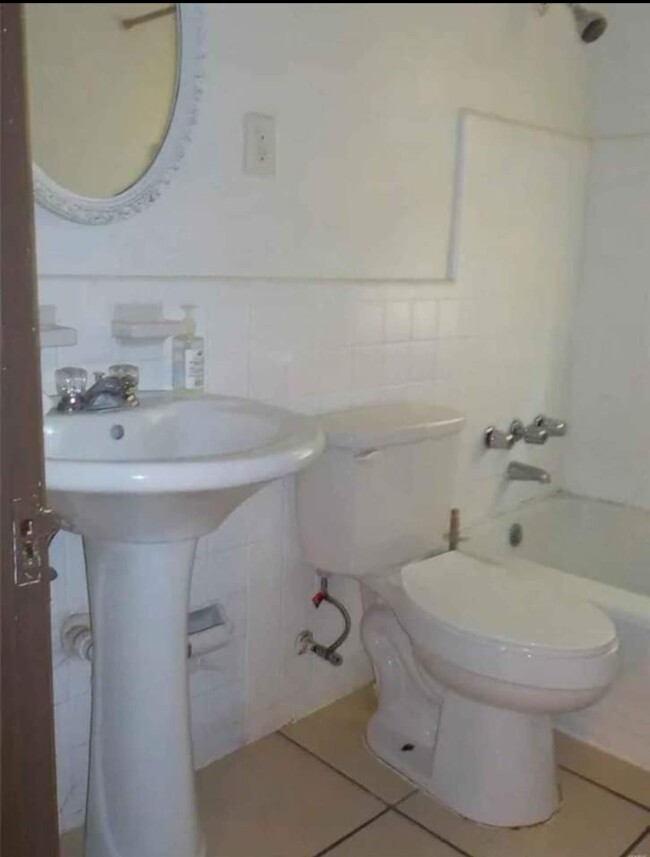 Foto del edificio - 8328 Osborn Dr