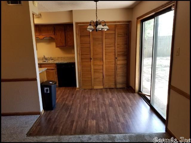 Foto del edificio - 39 Oak Forest Loop