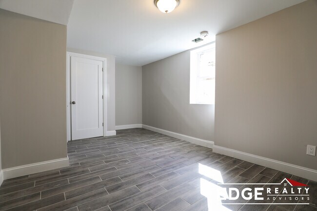 Foto del edificio - 14 Glenmont Rd