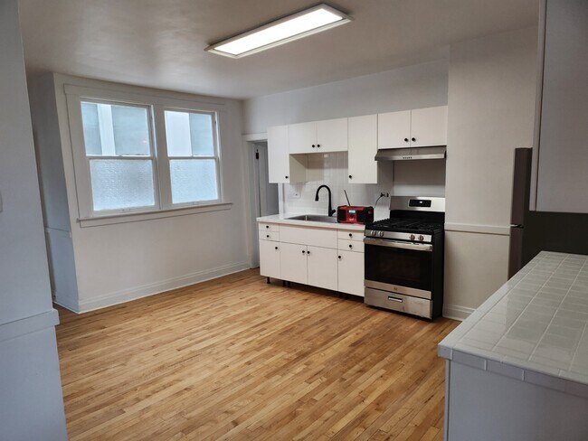 Foto del edificio - 2896 S Archer Ave