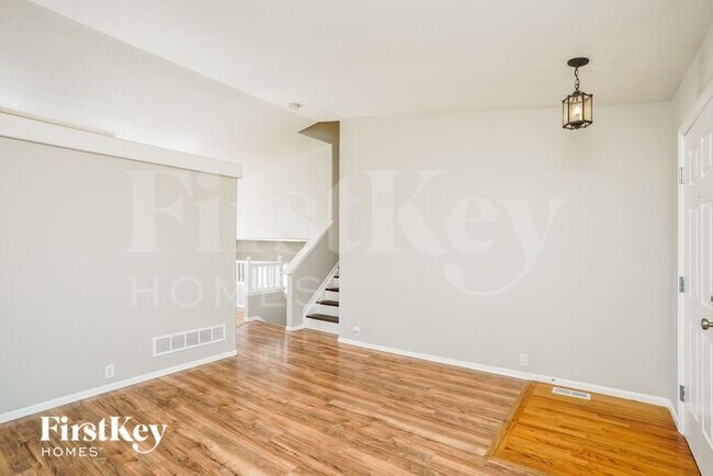 Foto del edificio - 8334 Silver Glen Dr