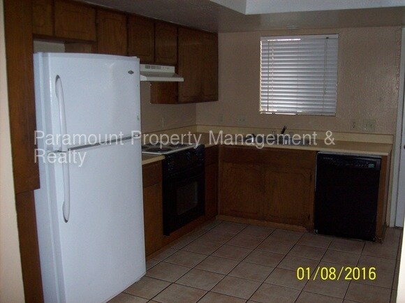 Building Photo - 922 N Pueblo Dr