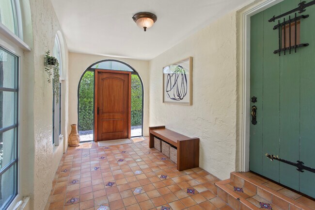 Building Photo - 604 Alcazar Ave