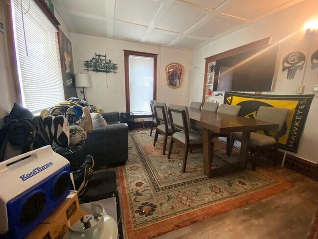 Foto del edificio - $625 | ROOMMATE WANTED | 7 Bedroom, 3 Bathroom House | Available for Immediate Move-In