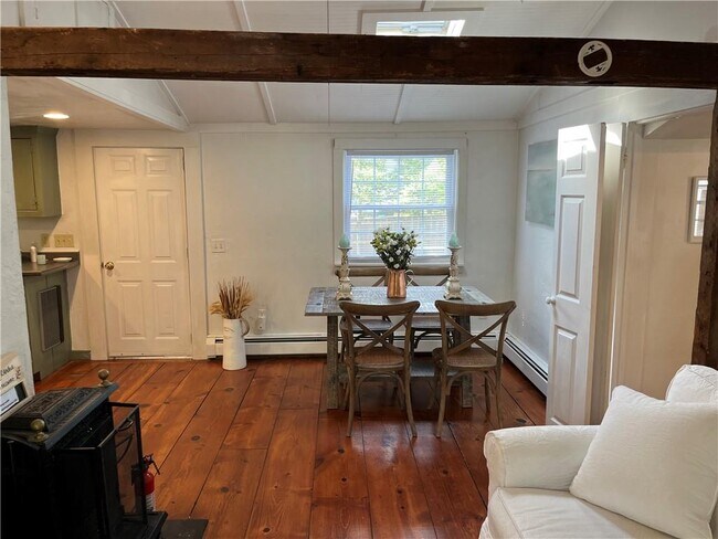 Foto del edificio - 377 3rd Beach Rd