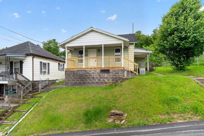 Building Photo - 407 Simpson Ave